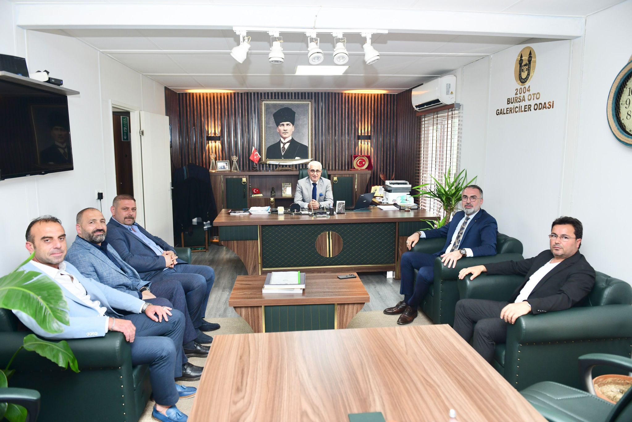 Bursa Oto Galericiler Odası Başkanı Hakan Yanık ve yönetimiyle bir araya geldik.