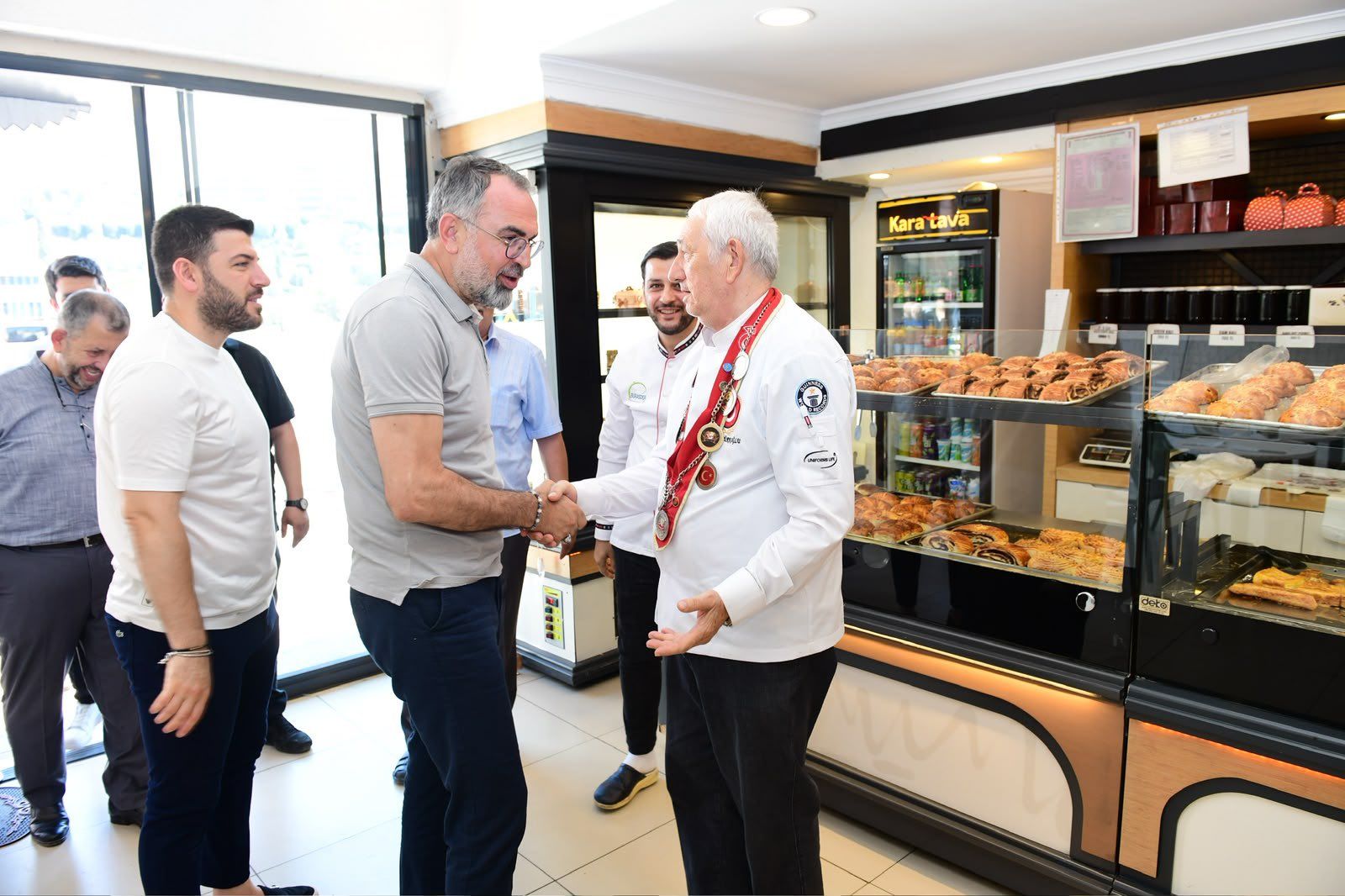 İşletme sahibi Mehmet Ali Aydemir ve ödüllü usta şef Burhan Türkoğlu ile bir araya geldik.