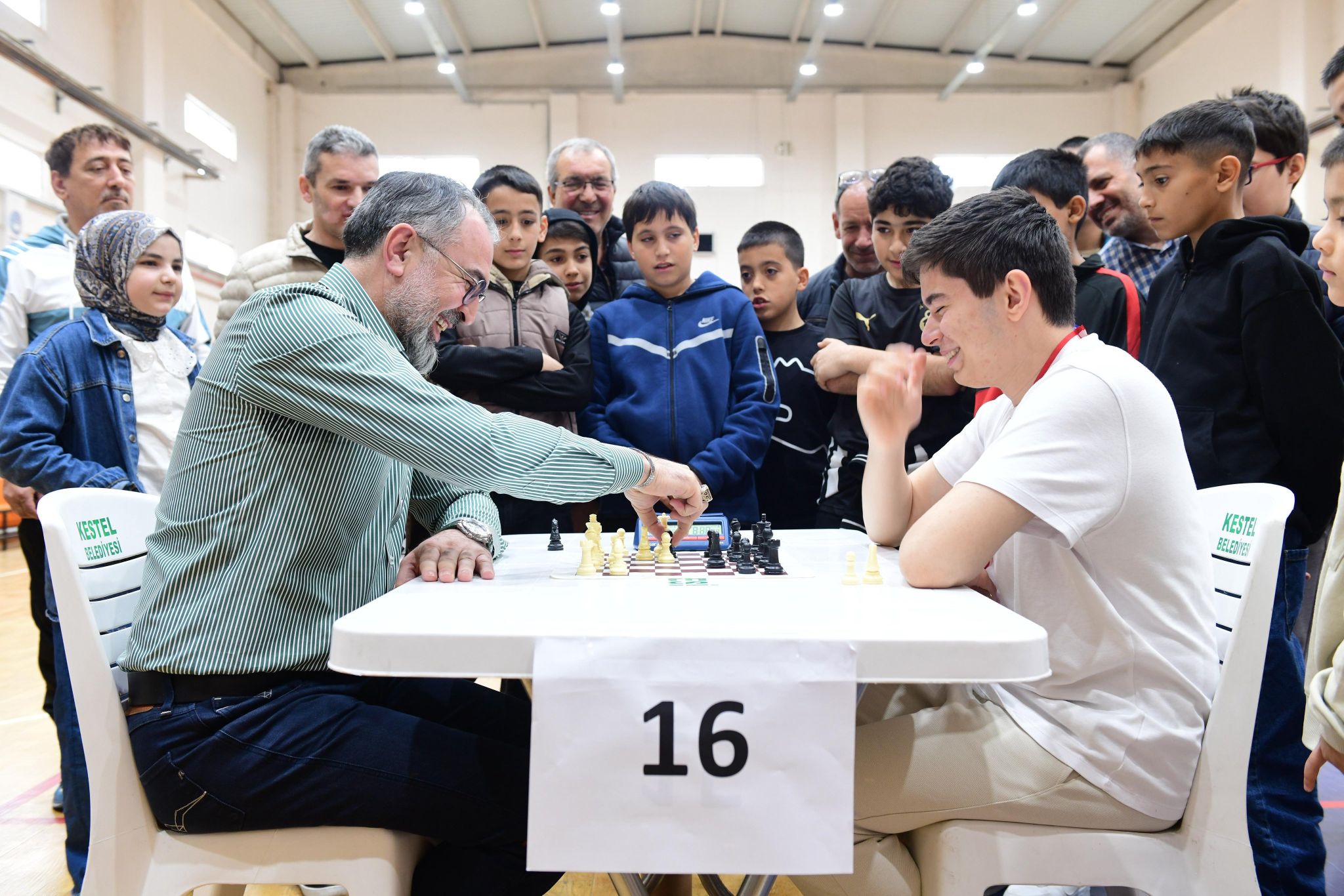 23 Nisan Çocuk Şenlikleri Satranç Turnuvamızda yavrularımızla bir araya geldik, ödül töreninde onların mutluluğuna ortak olduk.